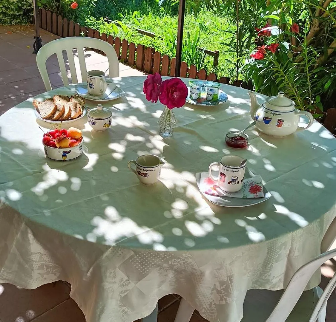 Les Tourterelles Bed & Breakfast Cadolive France