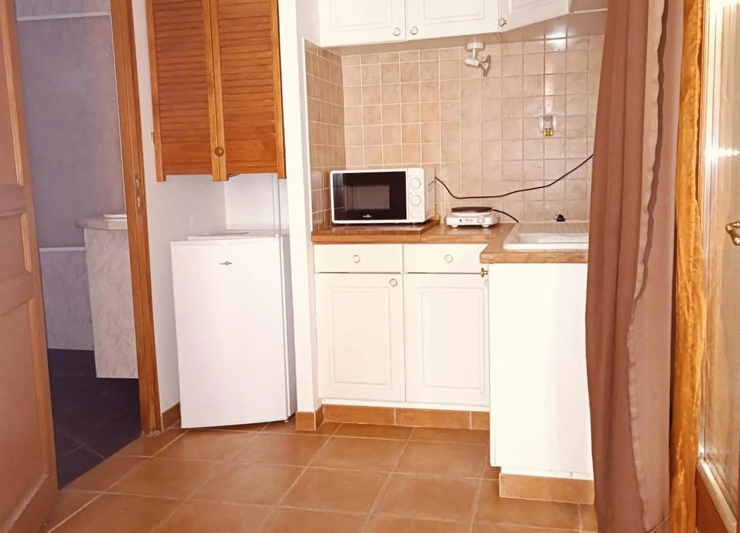 Les Tourterelles Bed & Breakfast Cadolive France