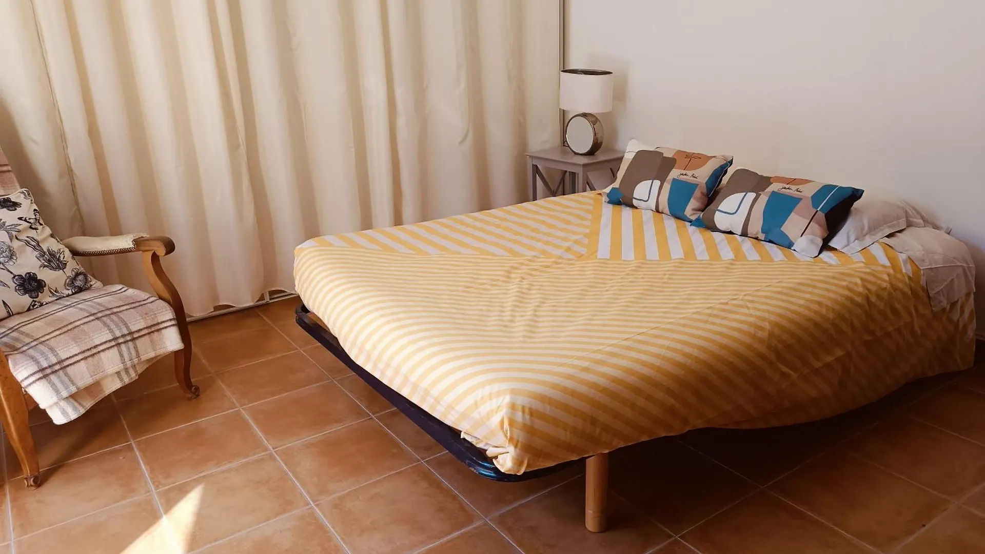 Les Tourterelles Bed & Breakfast Cadolive