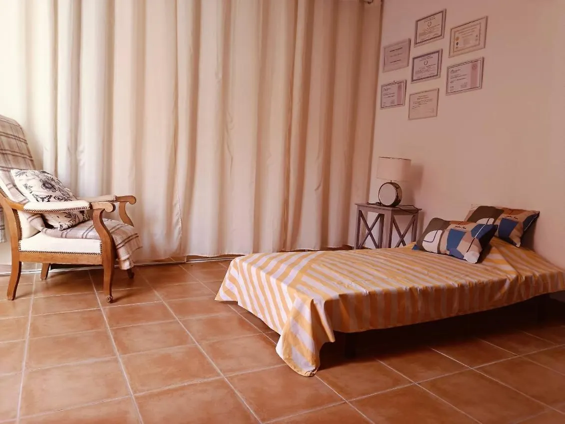 Les Tourterelles Bed & Breakfast Cadolive